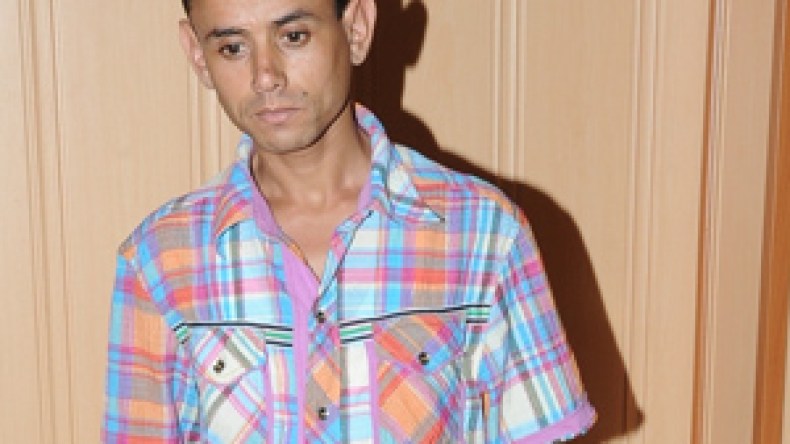 والدتي‭ ‬تبرعت‭ ‬لي‭ ‬بكلية‭..‬‮ ‬وعلاجي‭ ‬في‭ ‬الخارج‭ ‬يتطلب‭ ‬مليارا‭ ‬و200‭ ‬مليون