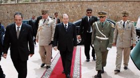 بوتفليقة يرقّي بوسطيلة وبن علي إلى رتبة فريق