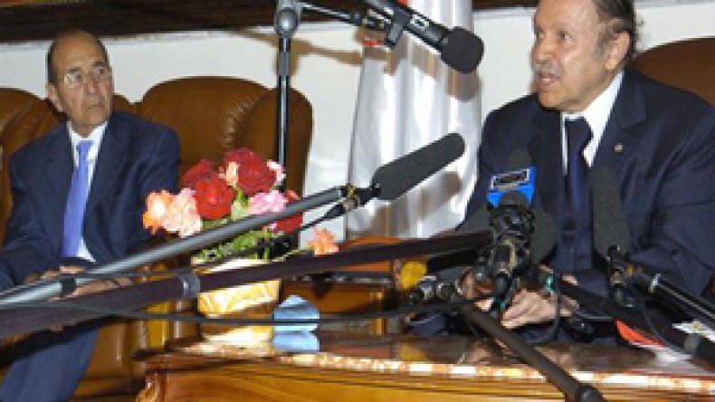 بوتفليقة يجمد مشروع التقسيم الإداري الجديد