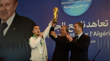 Présidents des clubs divisés entre Bouteflika et Benflis