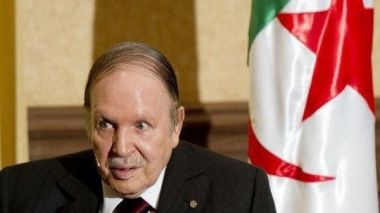 Le président Bouteflika met fin aux fonctions du CEM de la défense aérienne du territoire