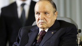 تأجيل الرئاسيات.. ولا عهدة خامسة.. والشارع يطالب بالمزيد