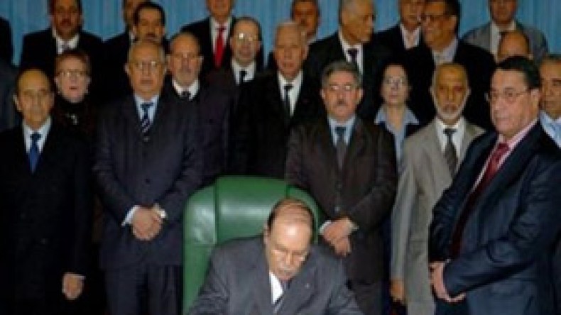 لا‭ ‬ضرائب‭ ‬جديدة،‭ ‬تحسين‭ ‬الأجور‭ ‬و60‭ ‬ألف‭ ‬مليار‭ ‬لرفع‭ ‬القدرة‭ ‬الشرائية‭ ‬للزوالية