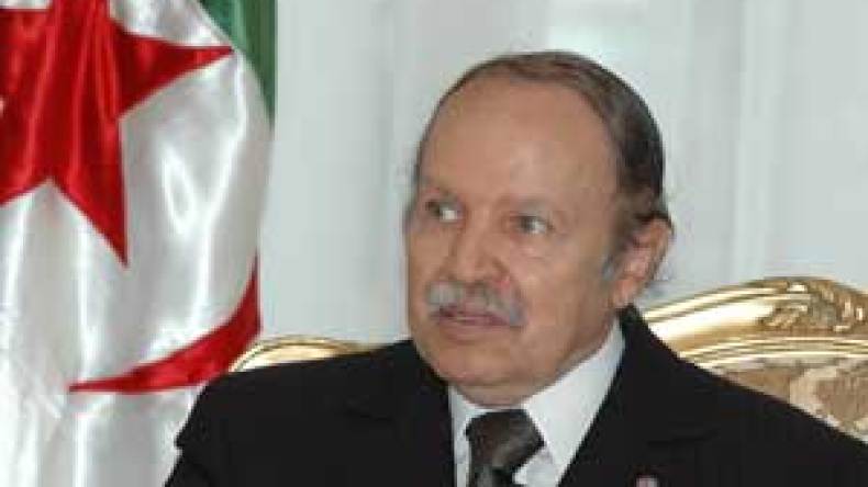 بوتفليقة ينهي مهام مدير الشؤون الدينية ببلعباس المتهم بتبديد أموال عمومية