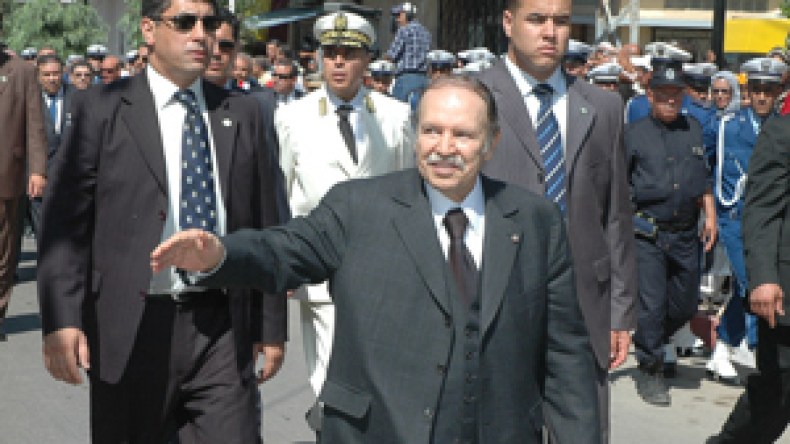 بوتفليقة يستبق الحملة الانتخابية بتفتيش مشاريع العهدة الثانية