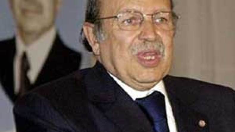 بوتفليقة بلغ أمس سن الواحدة والسبعين