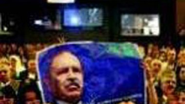 Paris: Large campagne pour Bouteflika