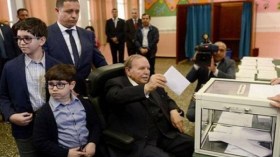 الرئيس بوتفليقة يدلي بصوته
