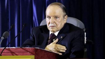 الديمقراطية.. لا تعديل الدساتير