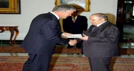 Le président Bouteflika reçoit le nouvel ambassadeur français