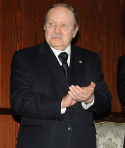 Bouteflika : un délai de 3 mois pour les réformes