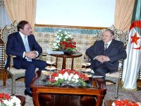 Le président Bouteflika reçoit le ministre portugais des Affaires étrangères