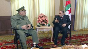 ڤايد صالح يطلع بوتفليقة على الوضع الأمني بالحدود وبليبيا