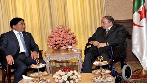 Bouteflika reçoit  le MAE émirati et l'ambassadeur de Chine
