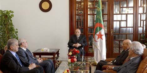 Le président Bouteflika procède à un remaniement ministériel