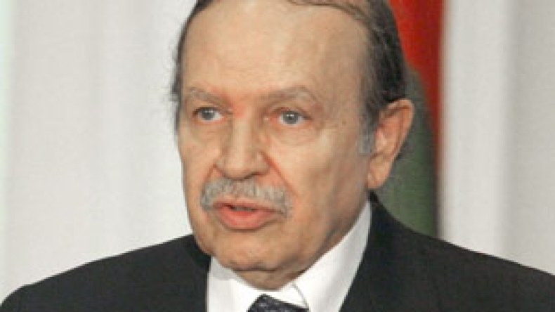 بوتفليقة ينهي مهام مديري الاستقبال والإقامات الرسمية والتلخيص بالرئاسة