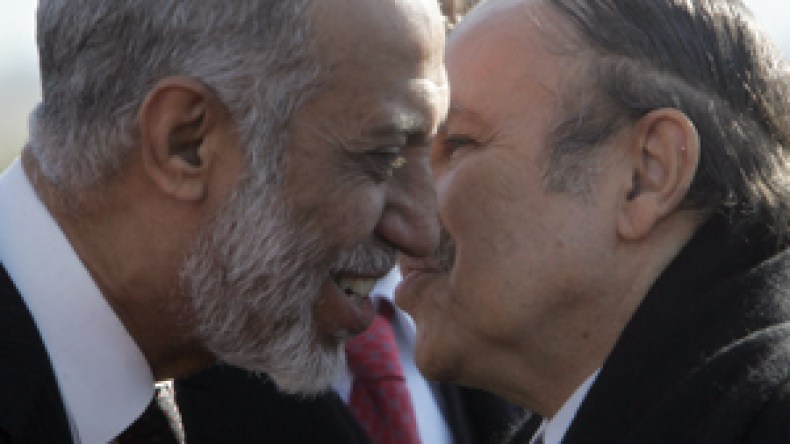 حزب الوزير والسفير و”التخياط”.. لا يتنفس إلا هواء السلطة