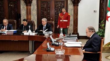 Bouteflika convoque un conseil restreint sur la situation économique