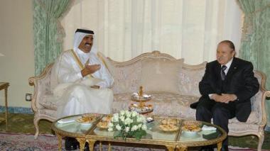 President Bouteflika holds talks with Emir of Qatar