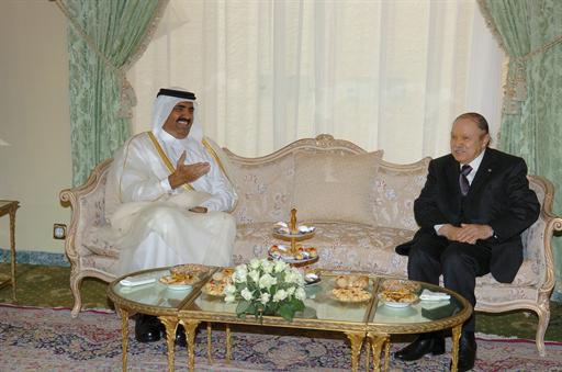 President Bouteflika holds talks with Emir of Qatar