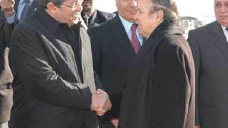 الرئاسيات، الدستور والبرنامج الرئاسي.. كلمة السّر عند أويحيى