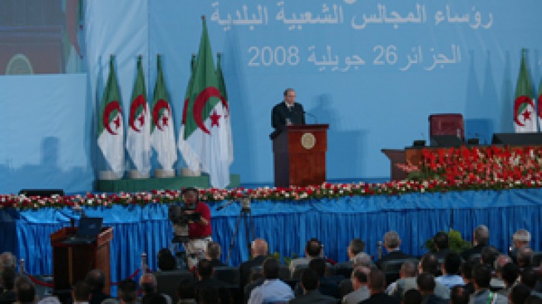 بوتفليقة: “الخوصصة خيار خاطئ لم يوصلنا للجنة التي أردناها”