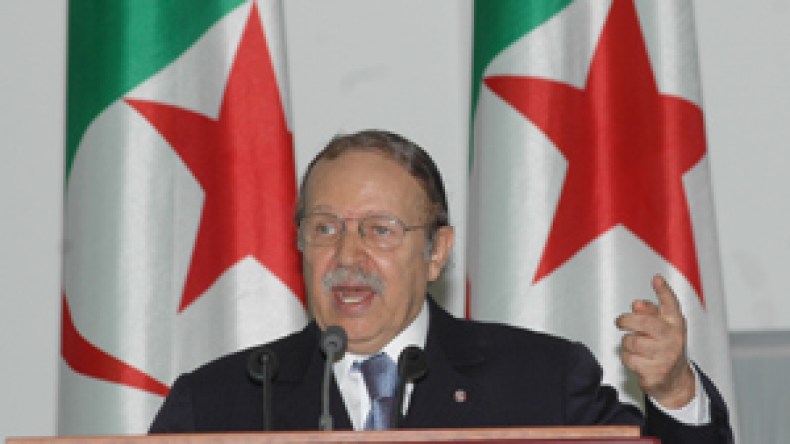 مشاورات بين بوتفليقة والشاذلي وكافي ومهري وحنون