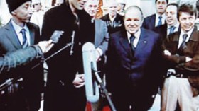 بوتفليقة  يستقبل  زيدان  رفقة  شقيقيه  السعيد  ومصطفى