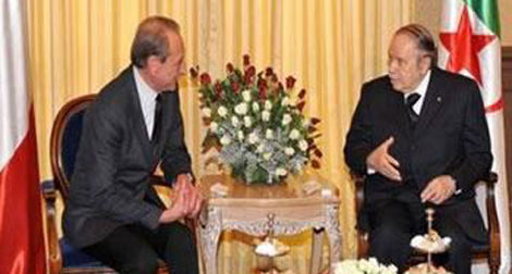 Le président Bouteflika reçoit Bertrand Delanoë