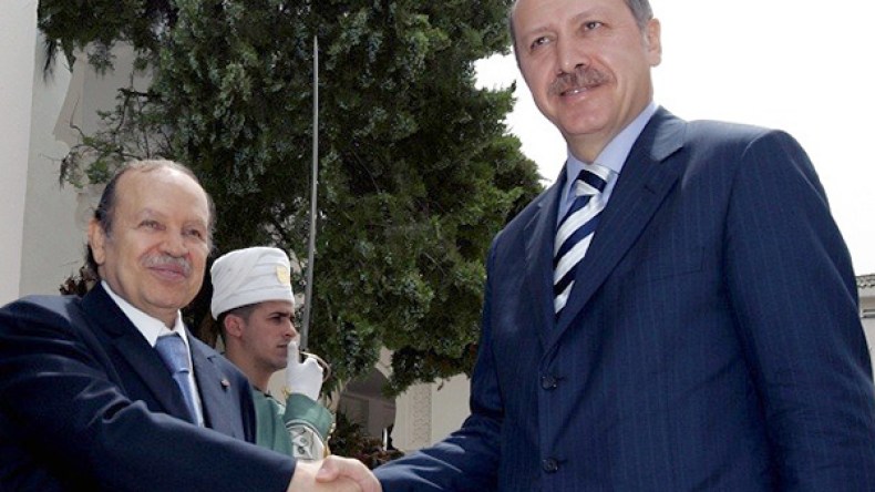 بوتفليقة لأردوغان: الجزائر تقف إلى جانبك