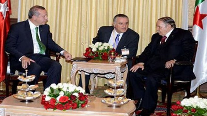 بوتفليقة وأردوغان يتحادثان بحضور سياسيين وعسكريين من الطرفين