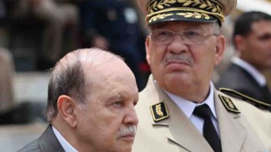Bouteflika ajuste les fonctions et pouvoirs de  son «adjoint» Ahmed Gaïd Salah