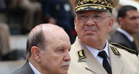 Bouteflika ajuste les fonctions et pouvoirs de  son «adjoint» Ahmed Gaïd Salah