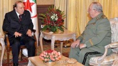 Le Président Bouteflika reçoit le général de corps d’armée Gaïd Salah