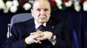 Le président Bouteflika appelle à éloigner l’école des conflits politiques