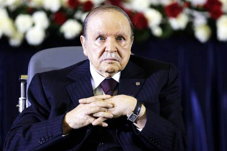 Le président Bouteflika appelle à éloigner l’école des conflits politiques
