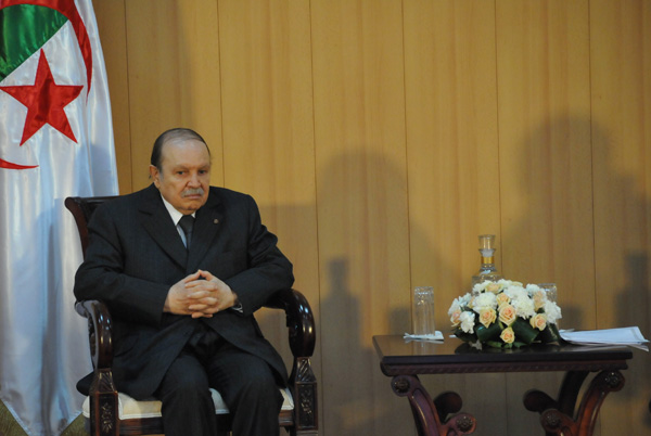 Bouteflika accuse Benflis de terrorisme