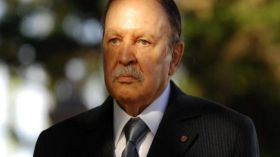 M. Bouteflika signe 5 décrets présidentiels de coopération avec plusieurs pays