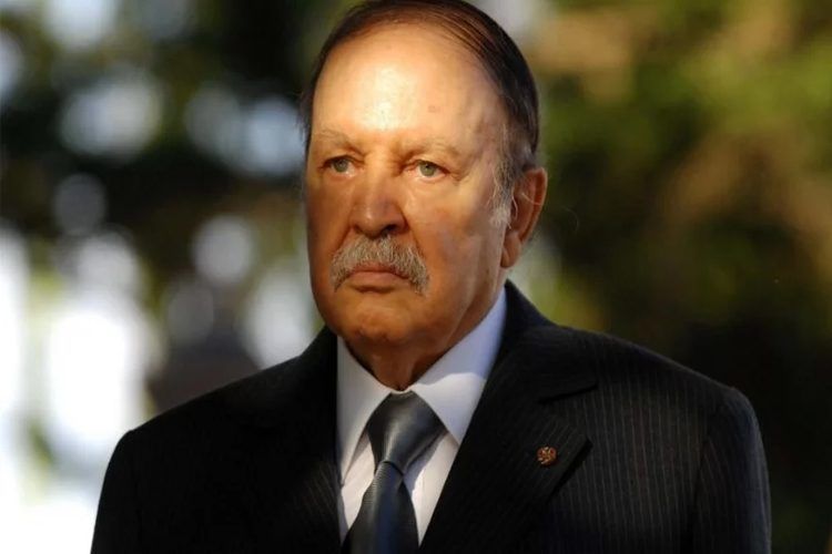 M. Bouteflika signe 5 décrets présidentiels de coopération avec plusieurs pays