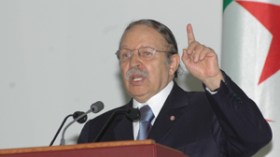 بوتفليقة يمنح الحكومة والبرلمان مهلة 3 أشهر لإنهاء الإصلاحات
