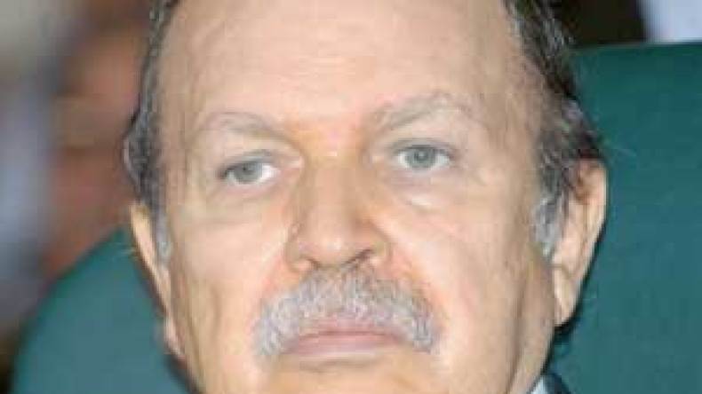 بوتفليقة يأمر القضاة بالتقليل من اللجوء إلى الحبس الاحتياطي