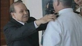 بوتفليقة يقلّد 14 عميدا إلى رتبة لواء و24 عقيدا إلى رتبة عميد