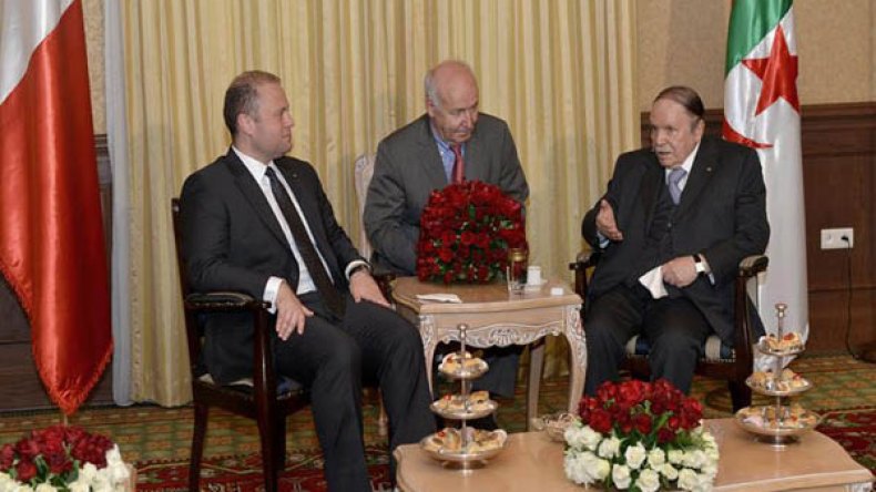 الرئيس يرد على الإشاعات باستقباله رئيس وزراء مالطا