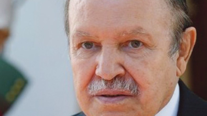 بوتفلقية يعفي الشباب البالغين 30 سنة فما فوق من التزامات الخدمة الوطنية