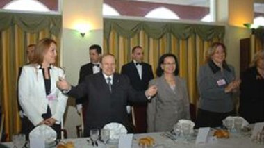 Bouteflika shares with Algerian women their international day celebration
