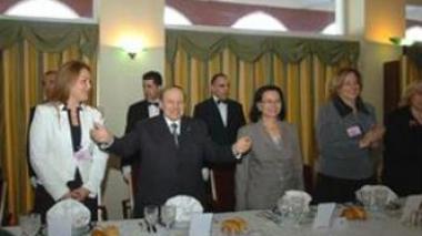 Algerian Government insists,30% women in assemblies