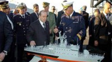 Le président de la République visite la base navale principale de Mers El Kébir (Oran)