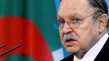 Le Président Bouteflika réitère la détermination de l’Algérie à poursuivre les efforts pour la relance de l’UMA