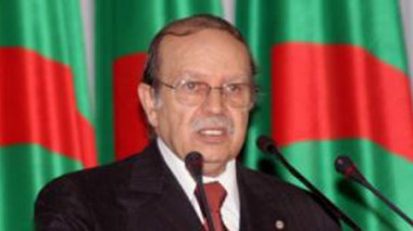 President Bouteflika calls for mobilization to make success the next political deadlines