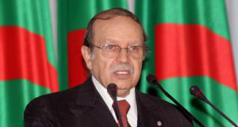 President Bouteflika calls for mobilization to make success the next political deadlines